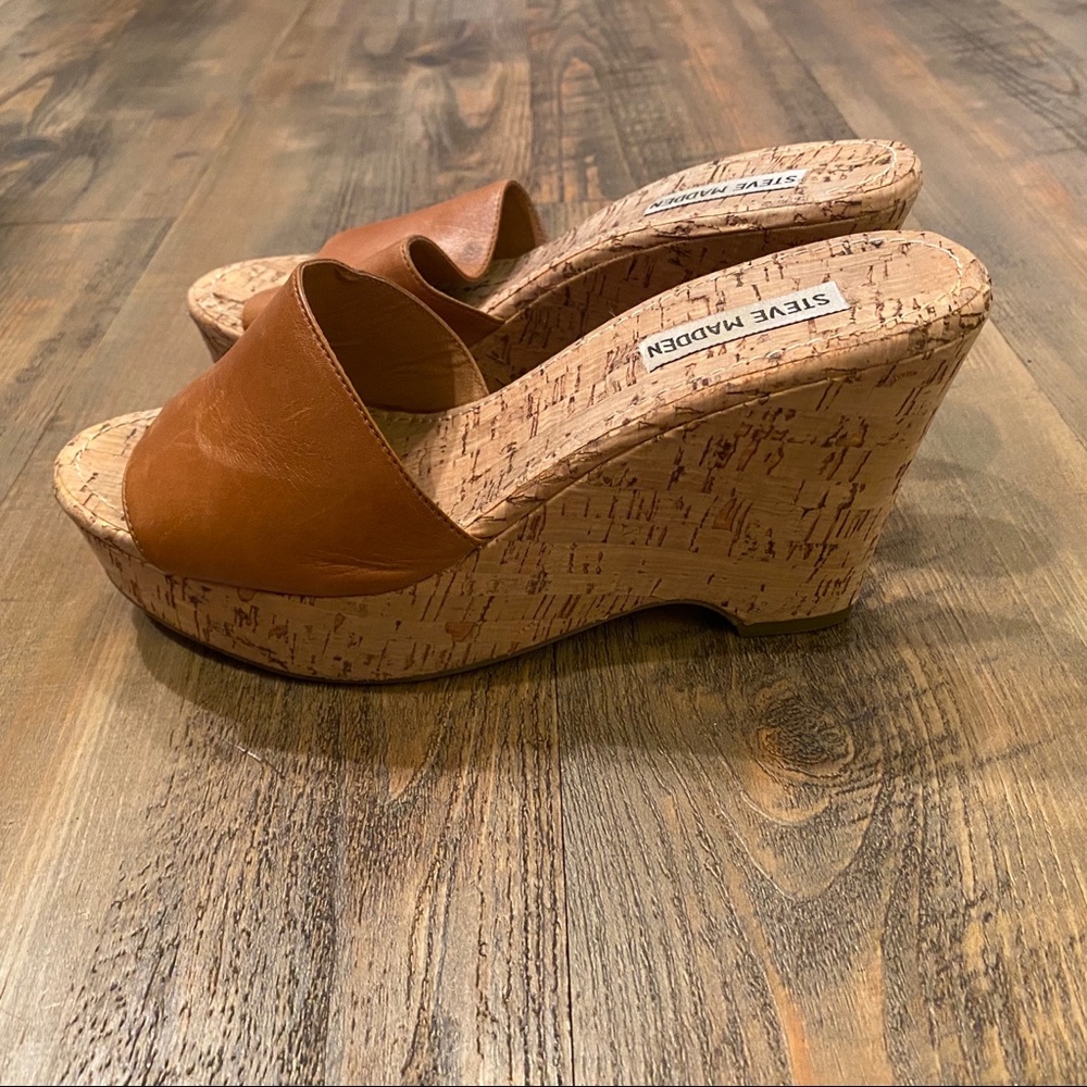 Steve Madden Surg camel leather cork wedges